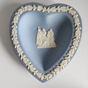Wedgewood Jasperware Four Graces Acorn Leaf Heart Shaped Blue Trinket Dish